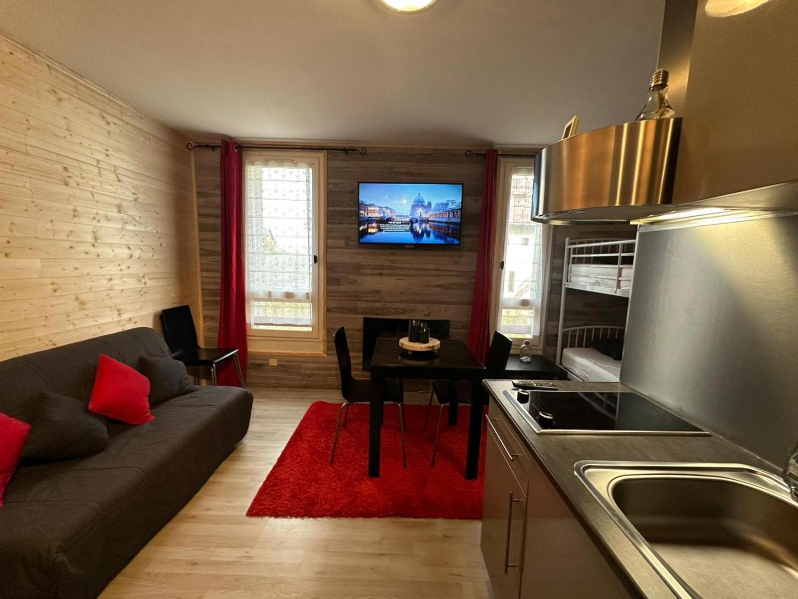 Le Chaleureux Cocon Rouge Apartment Ustou ภายนอก รูปภาพ