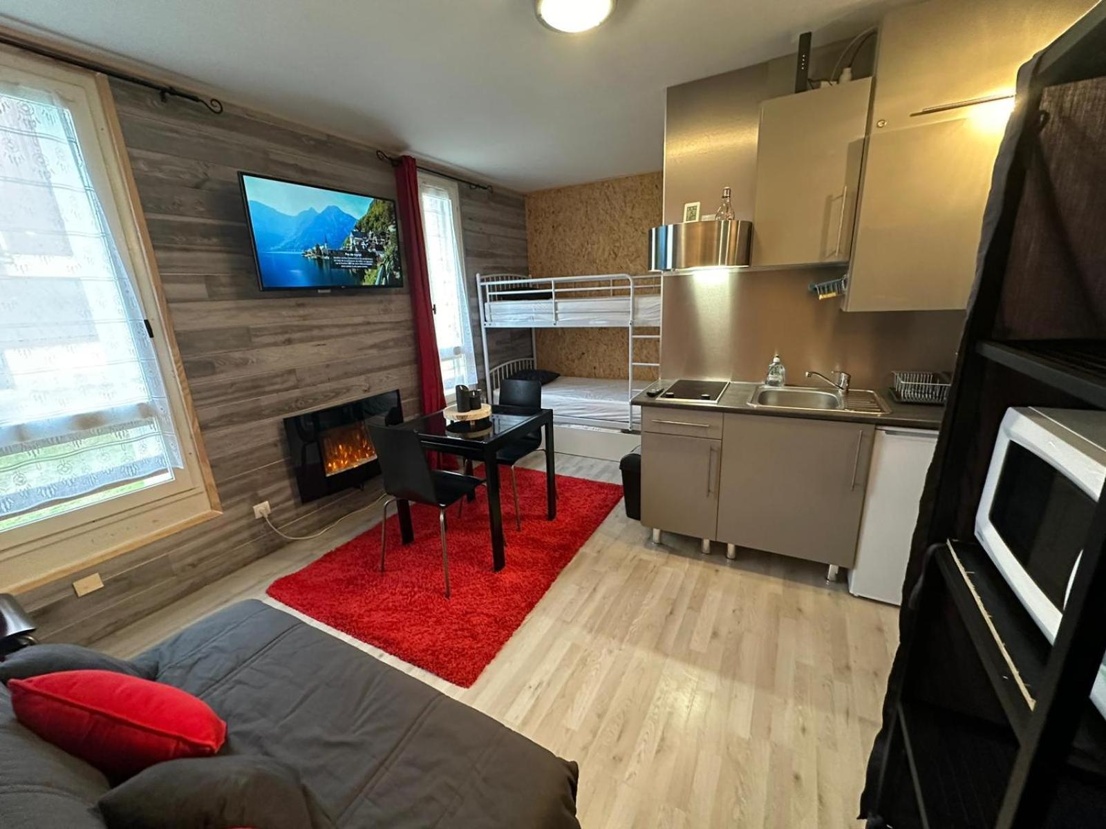 Le Chaleureux Cocon Rouge Apartment Ustou ภายนอก รูปภาพ