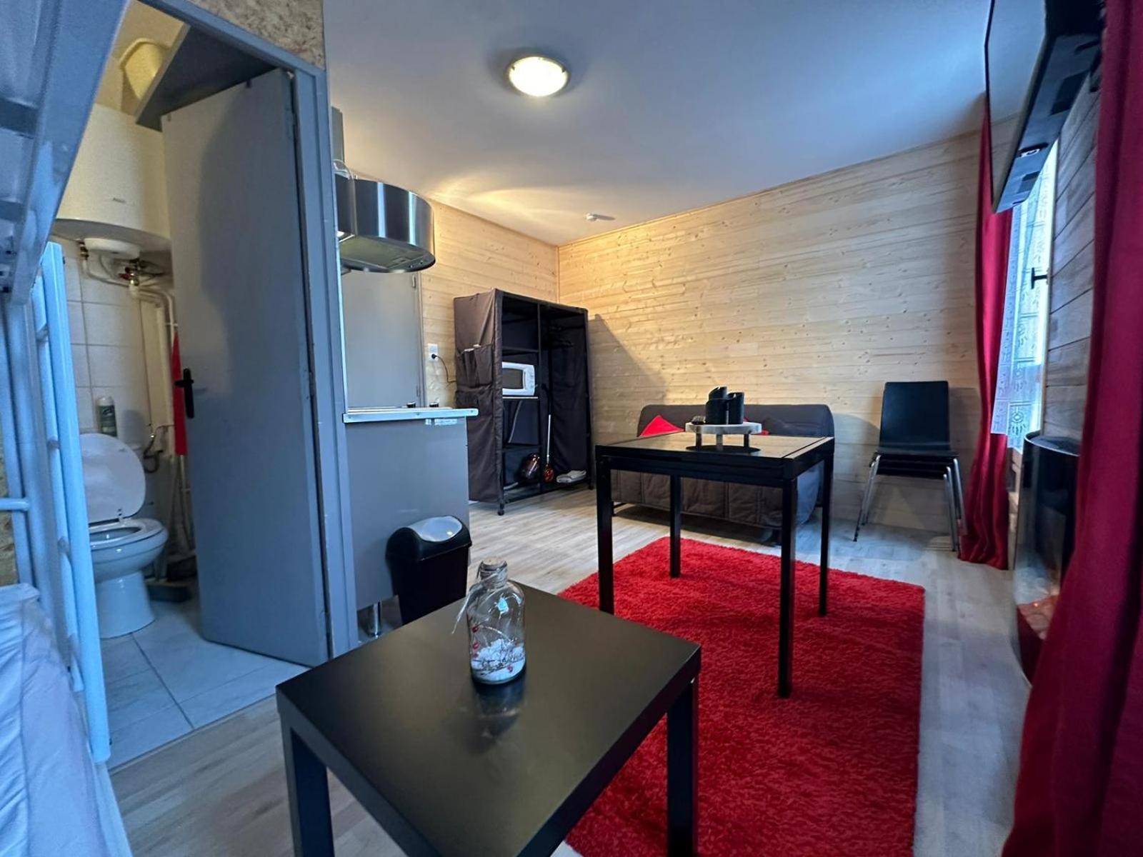 Le Chaleureux Cocon Rouge Apartment Ustou ภายนอก รูปภาพ